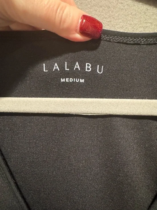 Lalabu Soothe Black Newborn Carry Tank Top - Picture 3 of 5